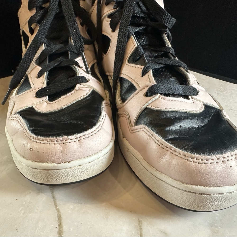 Reebok pink and White Sneakers - Picture 6 of 8